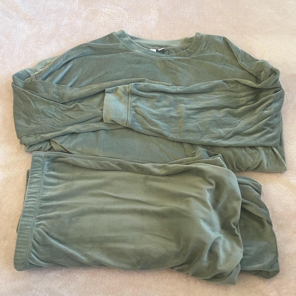 Joyspun (Target Brand) PJ set. Very soft, never worn.